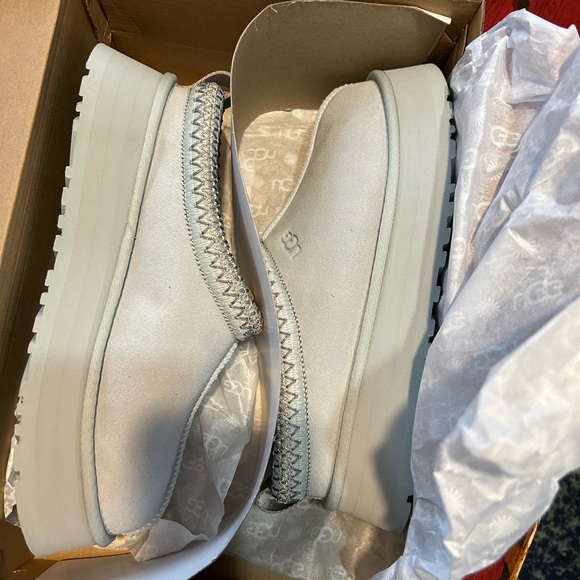 Ugg Tazz size 9 Goose color - Picture 3 of 5